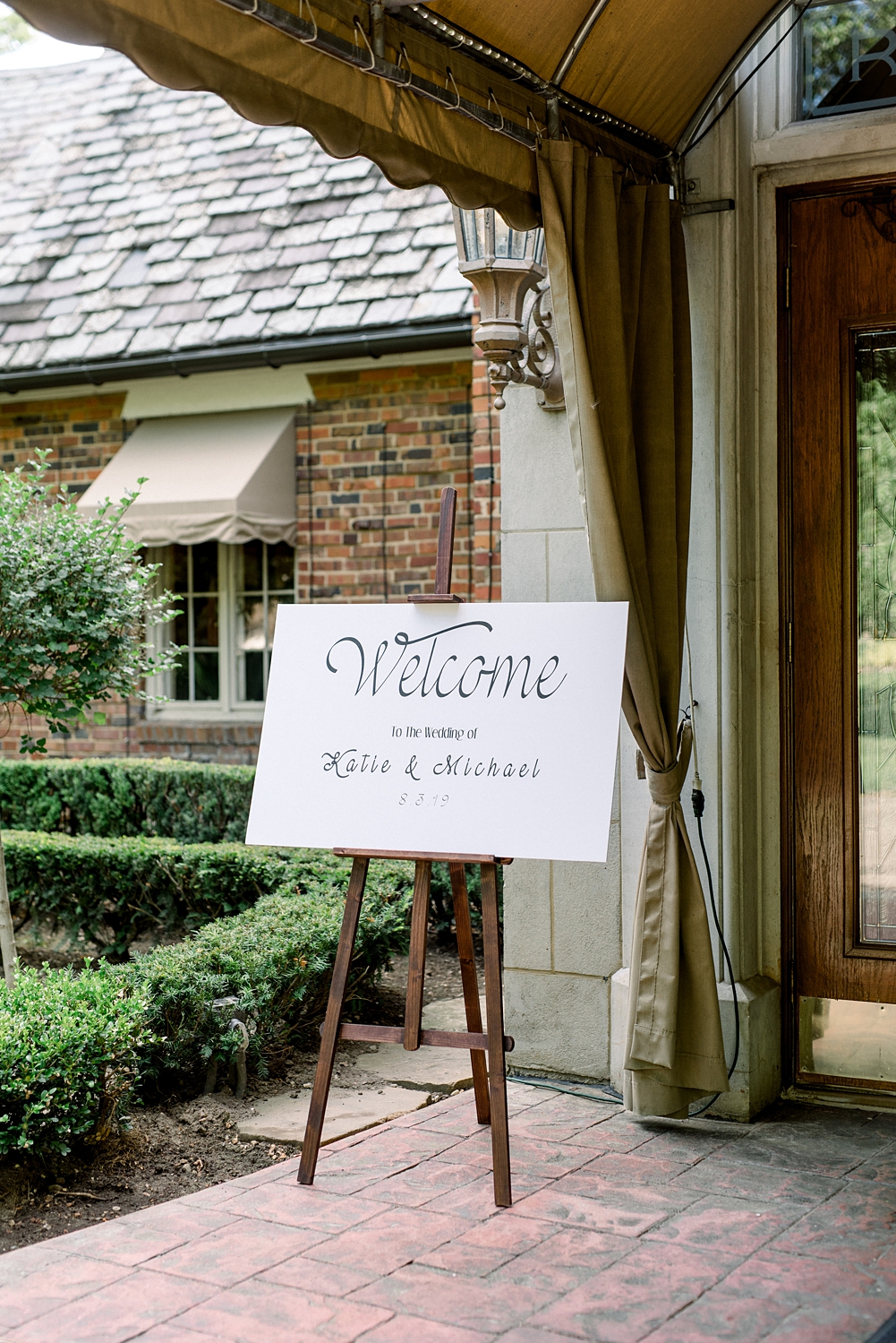 A Summertime wedding at the Carriage House at Pine Knob by Erika Christine Photography